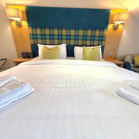 The Clubhouse Hotel Неърн Екстериор снимка