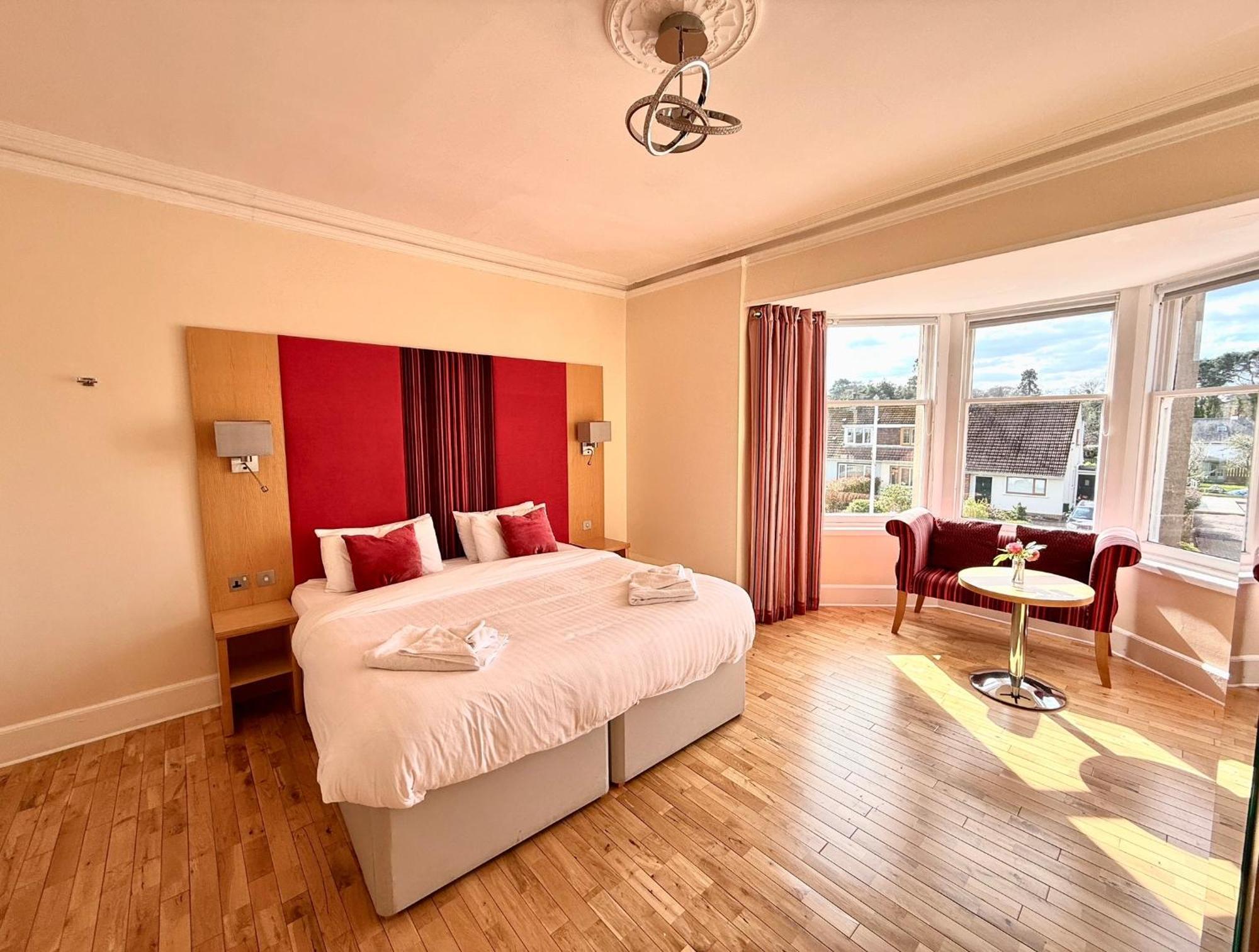 The Clubhouse Hotel Неърн Екстериор снимка