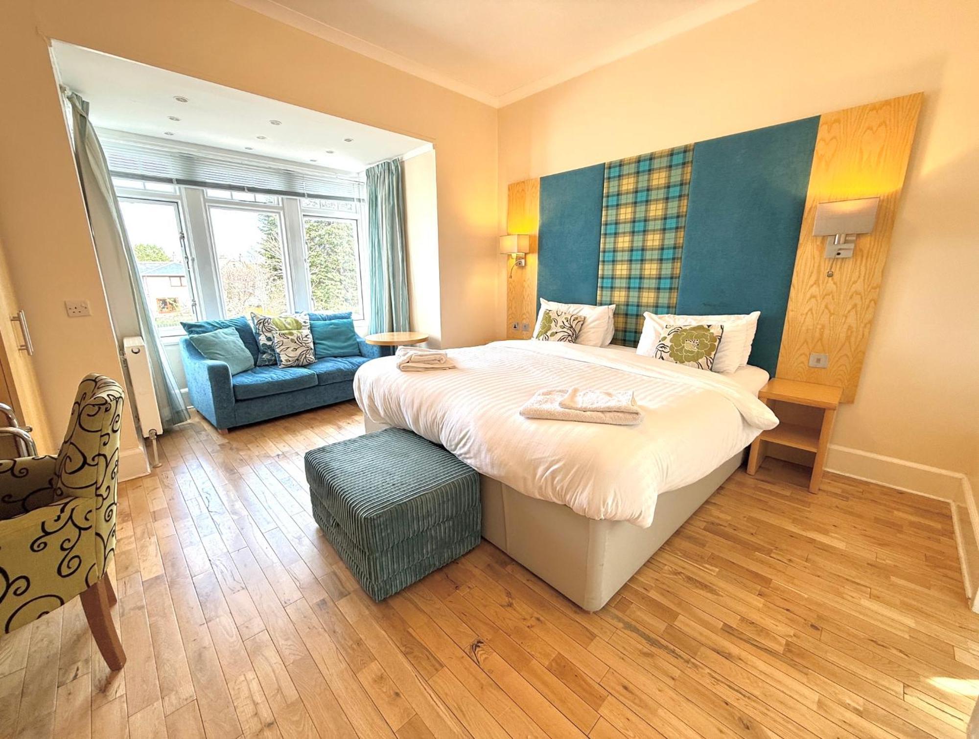 The Clubhouse Hotel Неърн Екстериор снимка