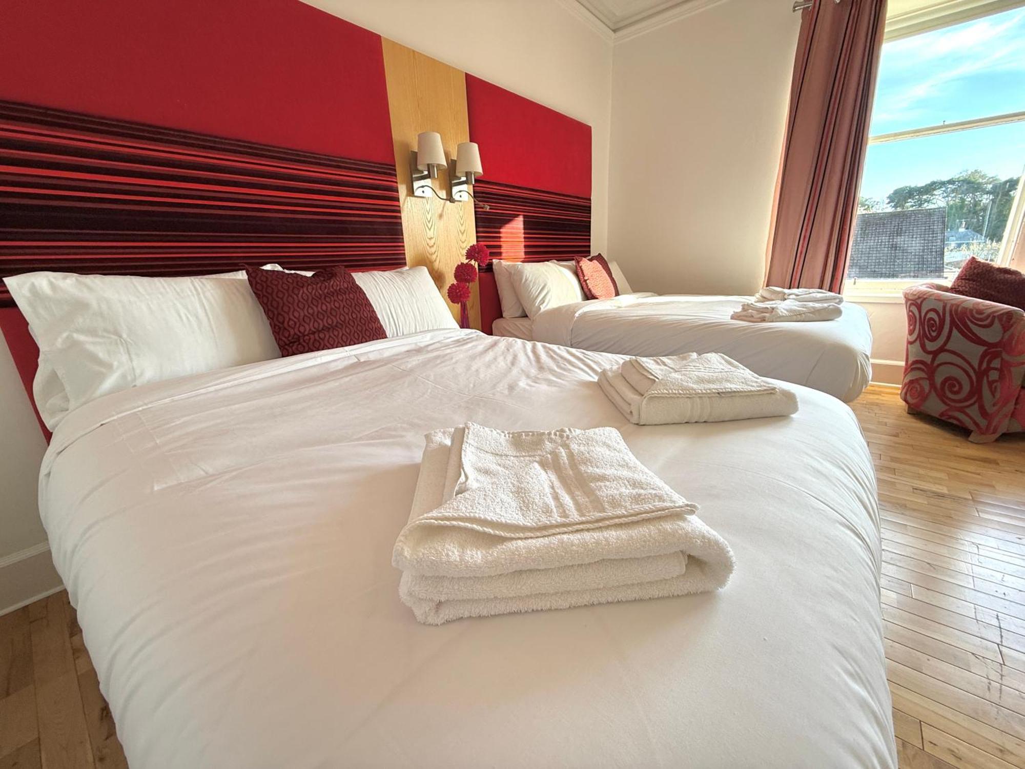 The Clubhouse Hotel Неърн Екстериор снимка