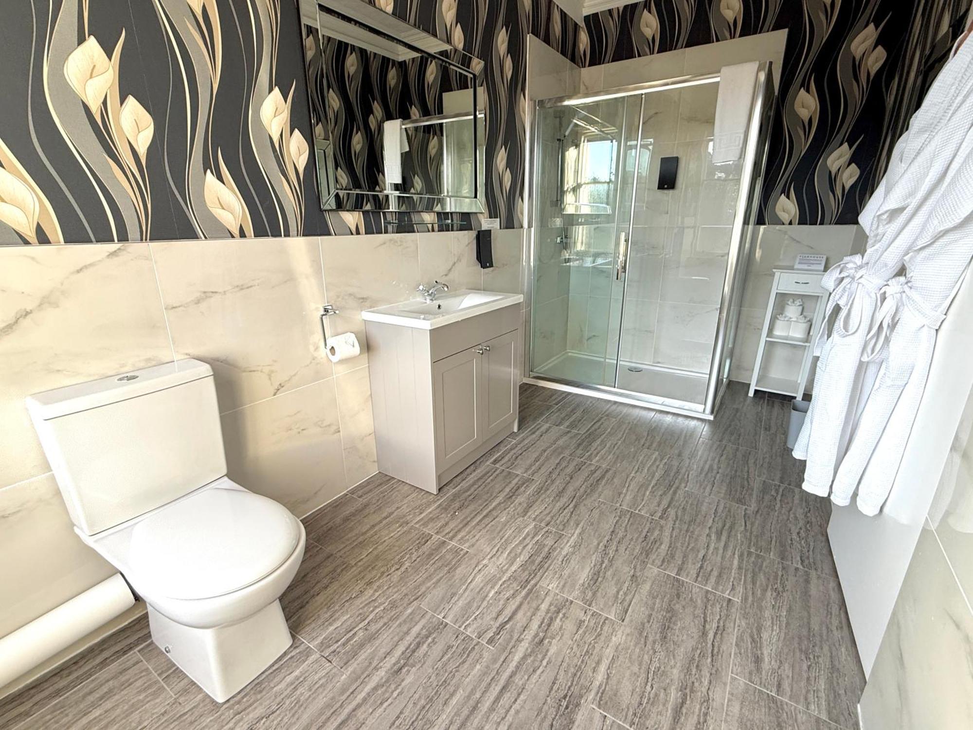 The Clubhouse Hotel Неърн Екстериор снимка