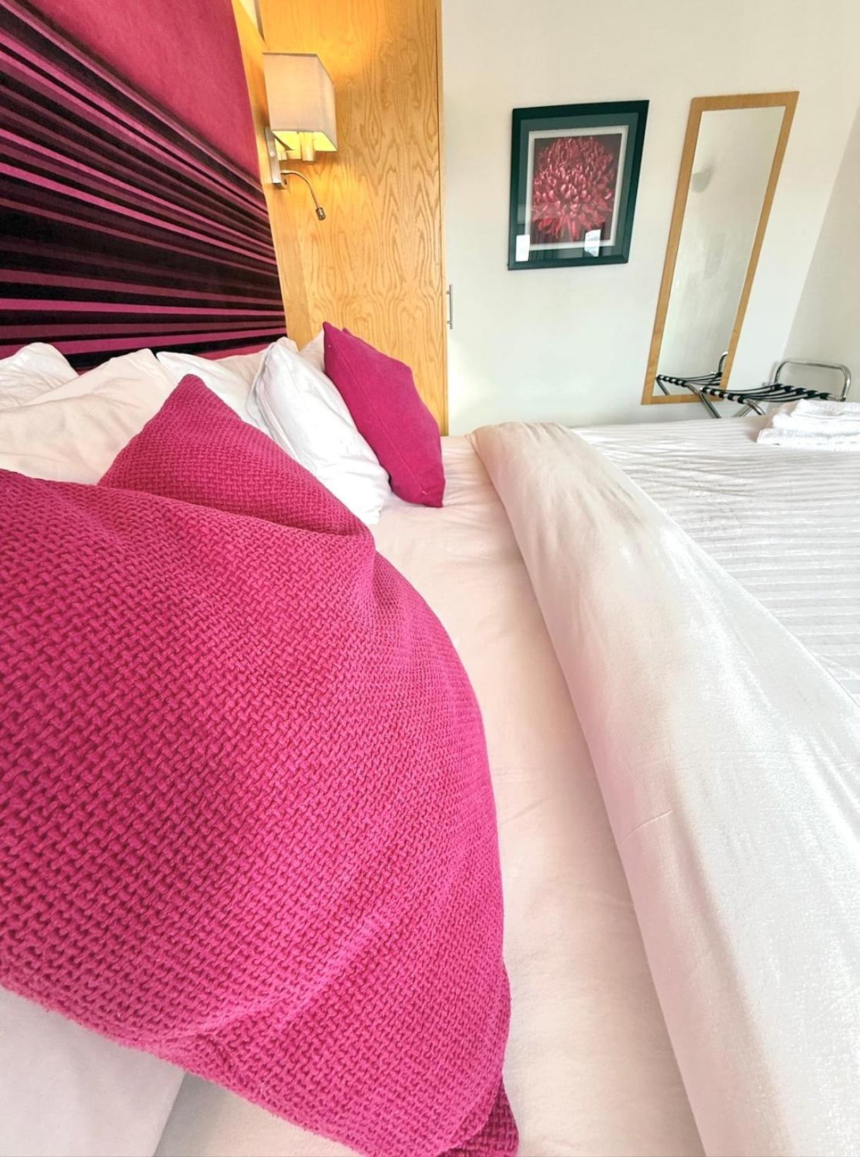 The Clubhouse Hotel Неърн Екстериор снимка